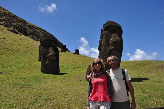 Passeando pela incrível 'fábrica' de Moais, em rano raraku, em Rapa Nui (ou Ilha de Páscoa), território chileno no meio do Oceano Pacífico